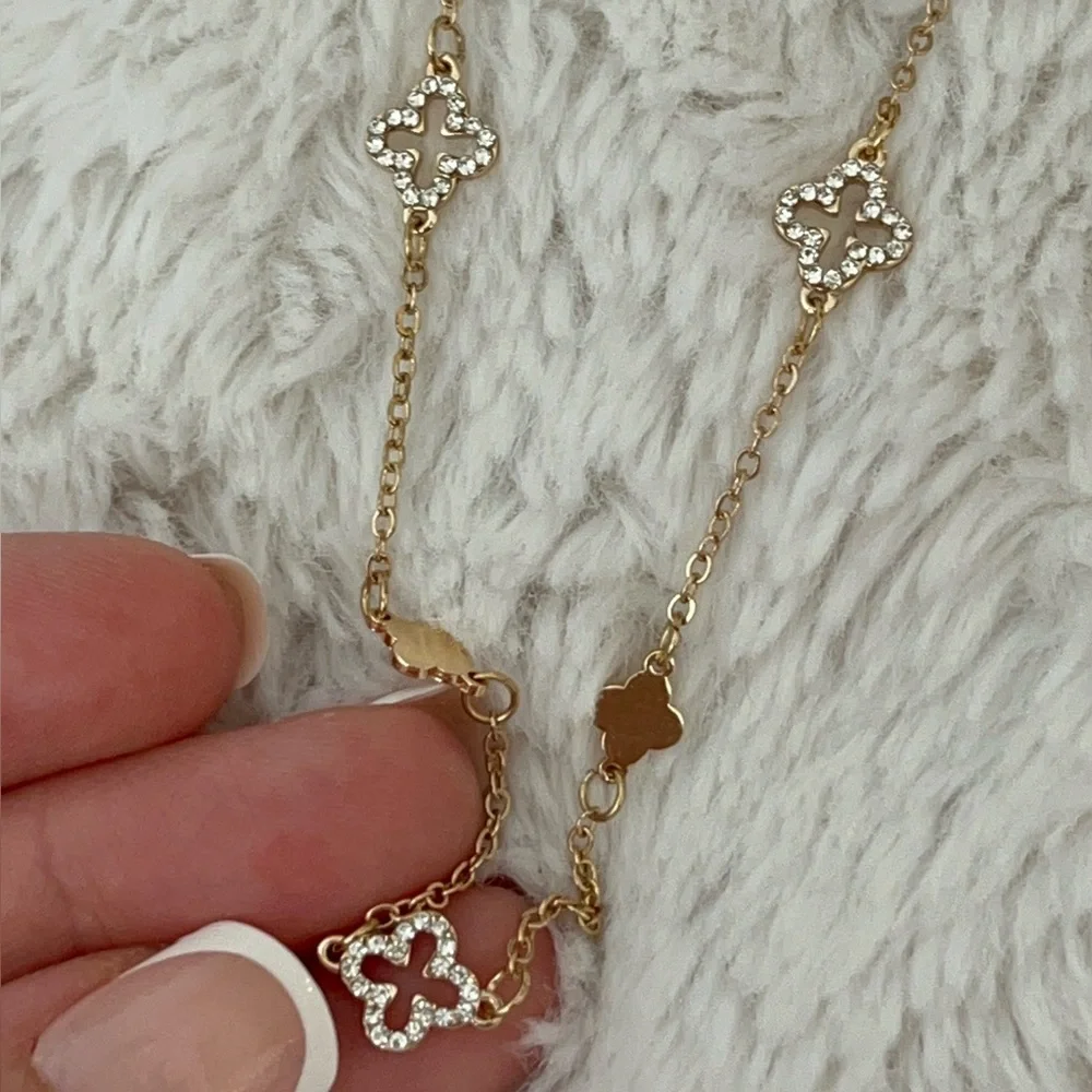 NEW Altar’d State Arula Clover Statement Necklace - Picture 1 of 7